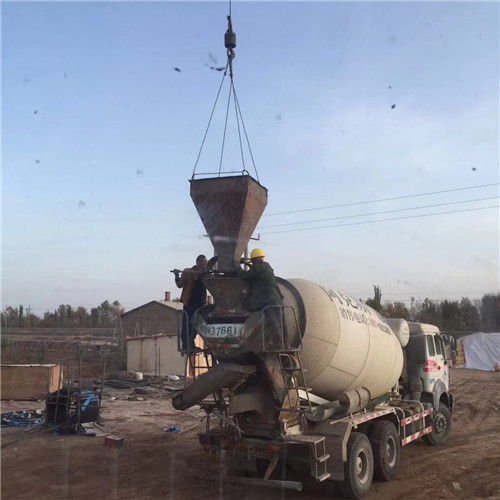 娄星区“精准瞄准”—— 吊车的 “定位导航” 技术