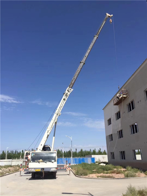 娄星区“轻装强干”—— 吊车的 “轻量化臂架” 技术